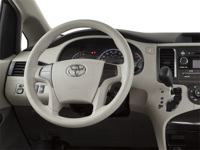 2013 Toyota Sienna SE 8 Passenger
