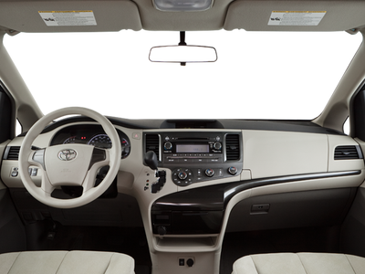 2013 Toyota Sienna SE 8 Passenger