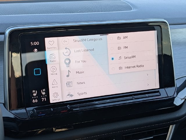 2025 Volkswagen Atlas Cross Sport 2.0T SE w/Technology