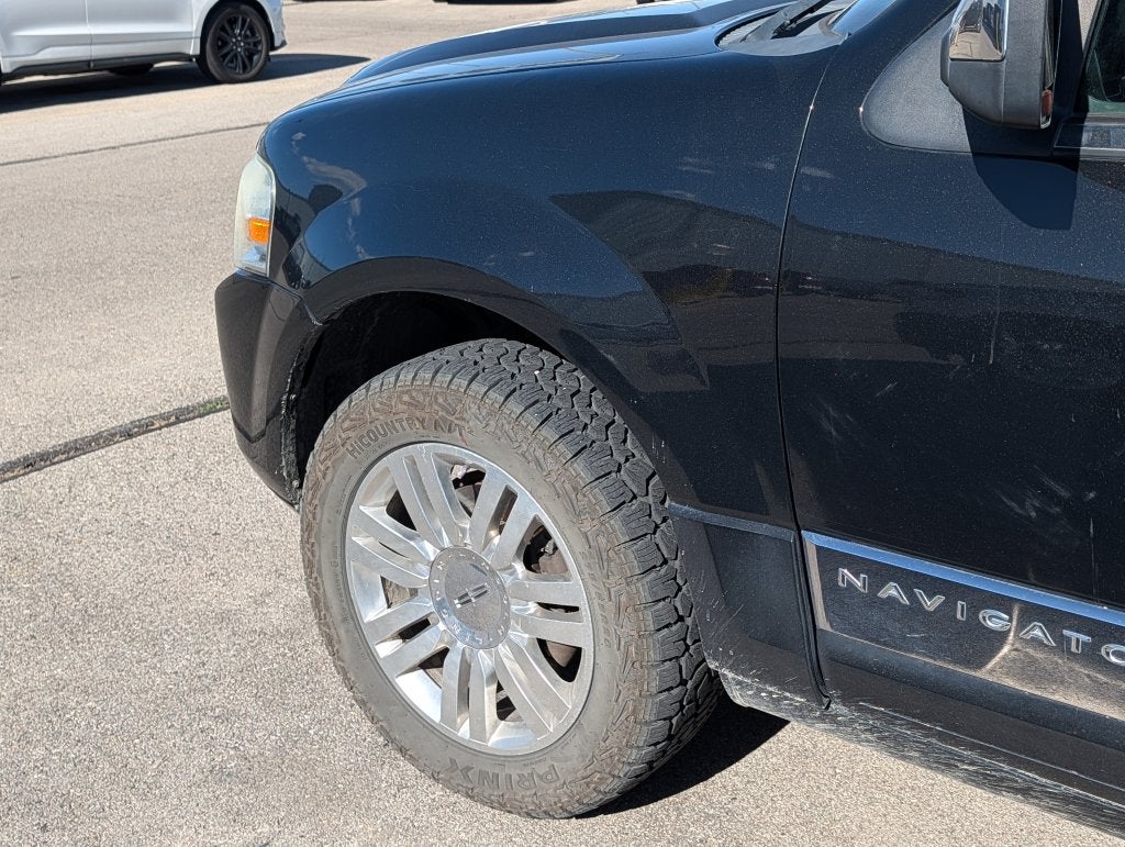 2011 Lincoln Navigator L Base