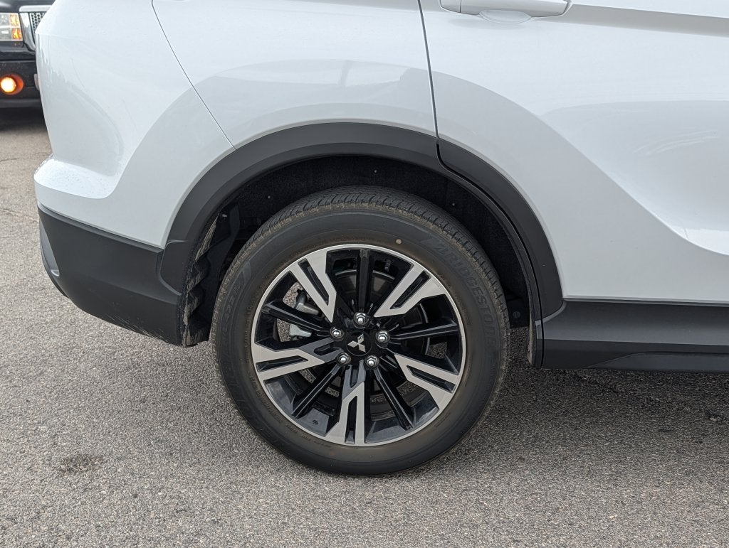 2025 Mitsubishi Eclipse Cross Base