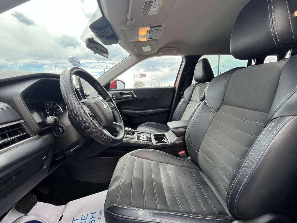 2023 Mitsubishi Outlander SE