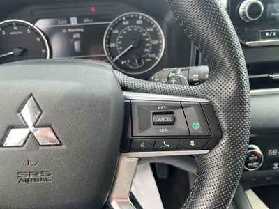 2023 Mitsubishi Outlander SE