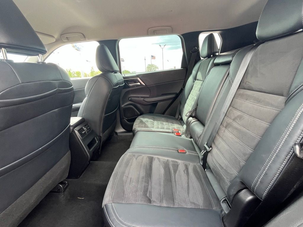 2023 Mitsubishi Outlander SE