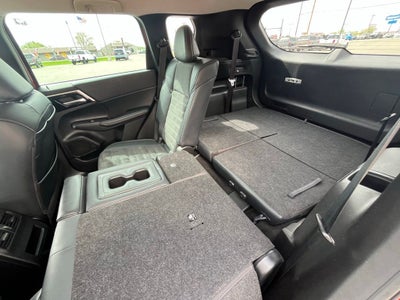 2023 Mitsubishi Outlander SE