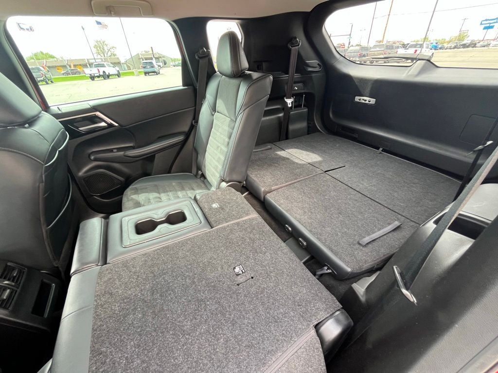 2023 Mitsubishi Outlander SE