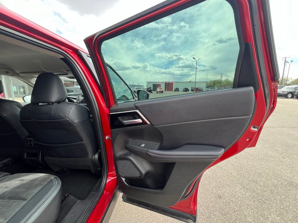 2023 Mitsubishi Outlander SE