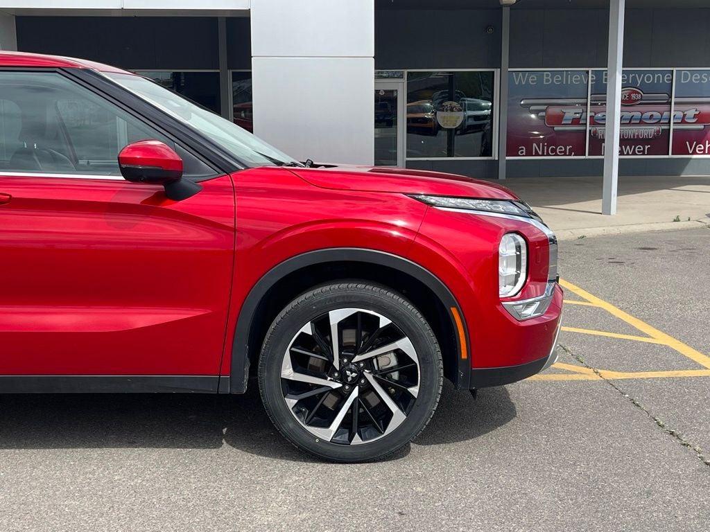 2023 Mitsubishi Outlander SE