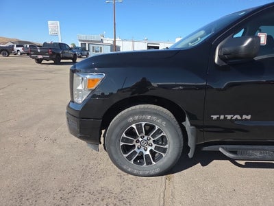 2022 Nissan Titan SV 4x4