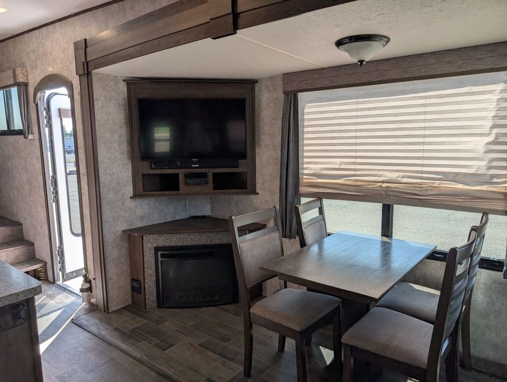 2018 Highland Ridge Mesa Ridge 5th Wheel M-337RLS