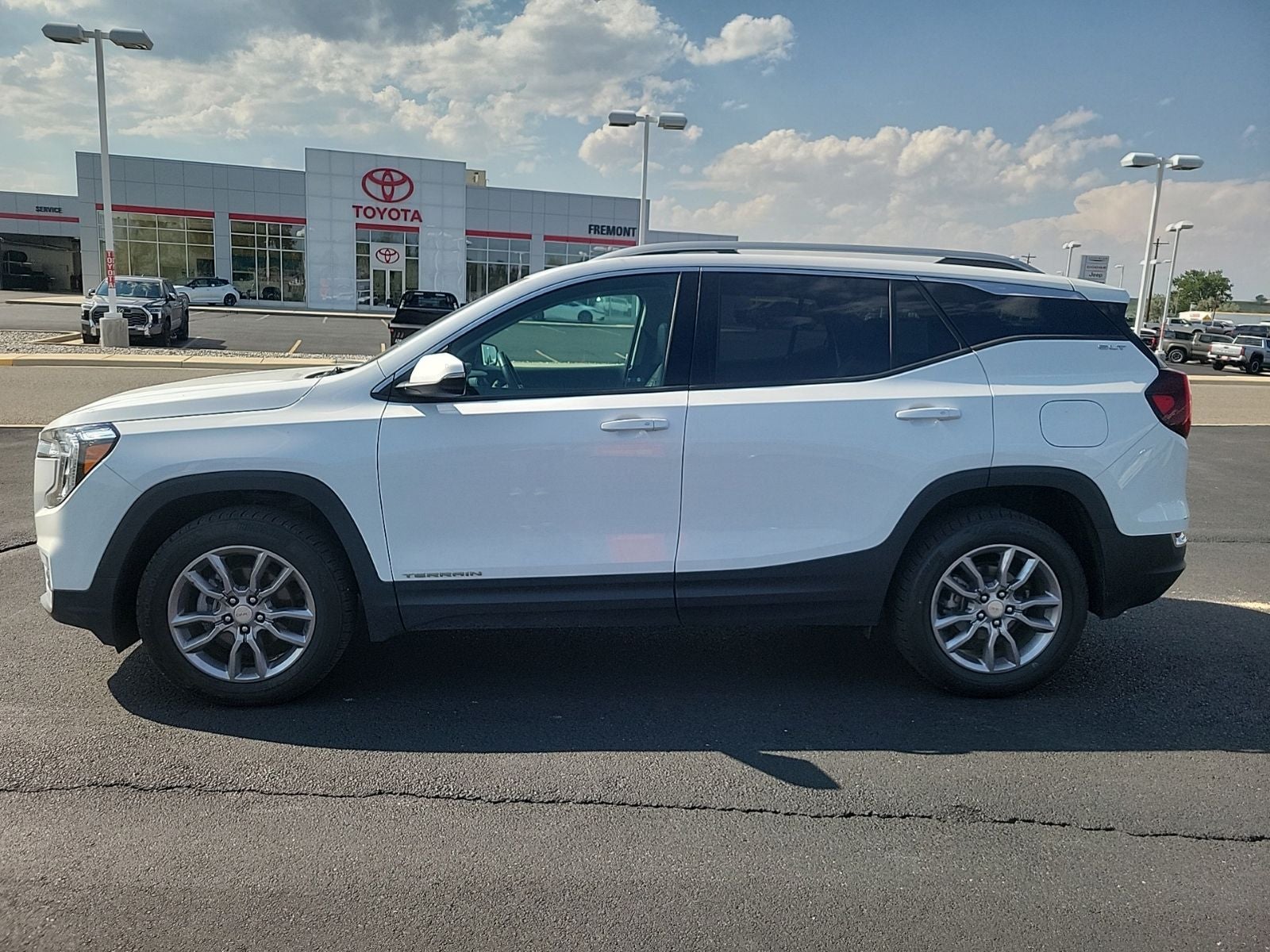 2024 GMC Terrain SLT