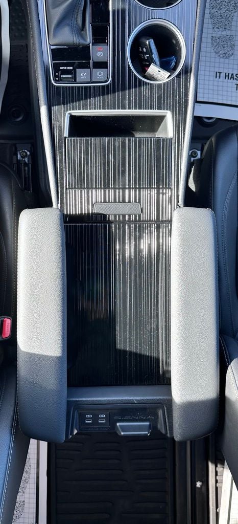 2025 Toyota Sienna XLE 7 Passenger