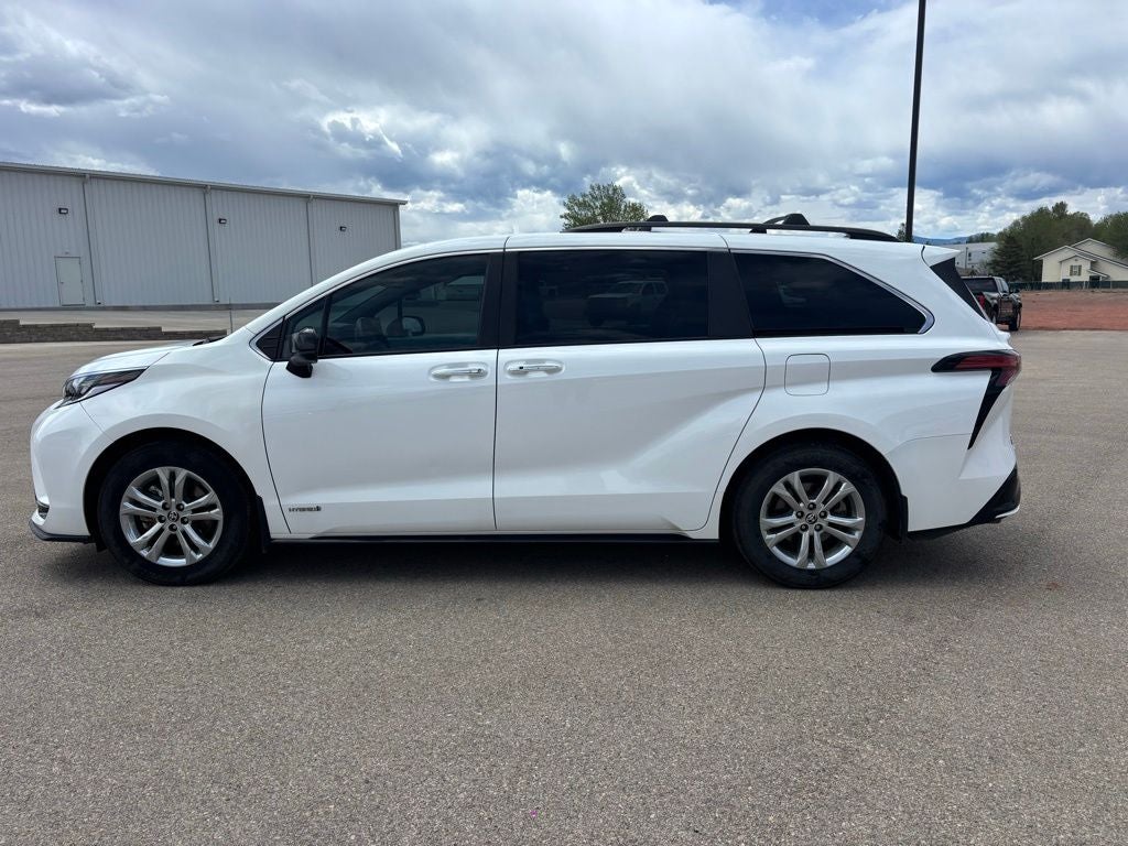 2021 Toyota Sienna XSE 7 Passenger
