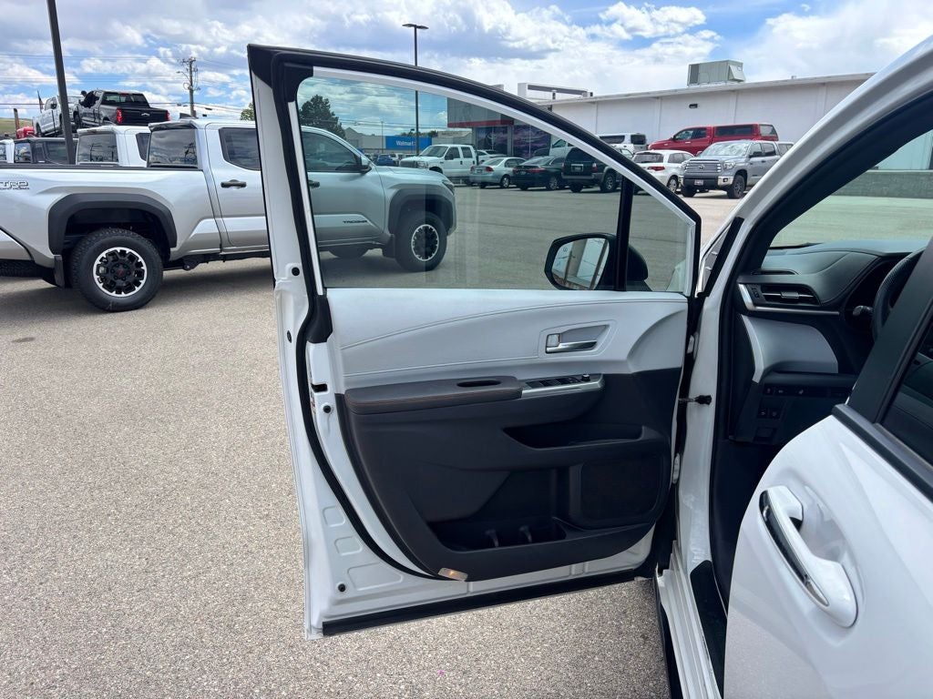 2021 Toyota Sienna XSE 7 Passenger