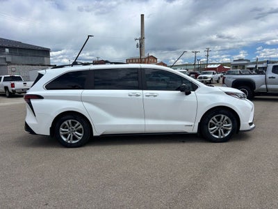 2021 Toyota Sienna XSE 7 Passenger