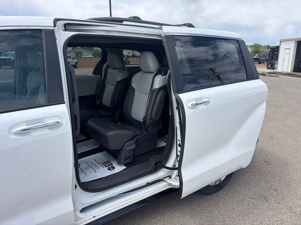 2021 Toyota Sienna XSE 7 Passenger