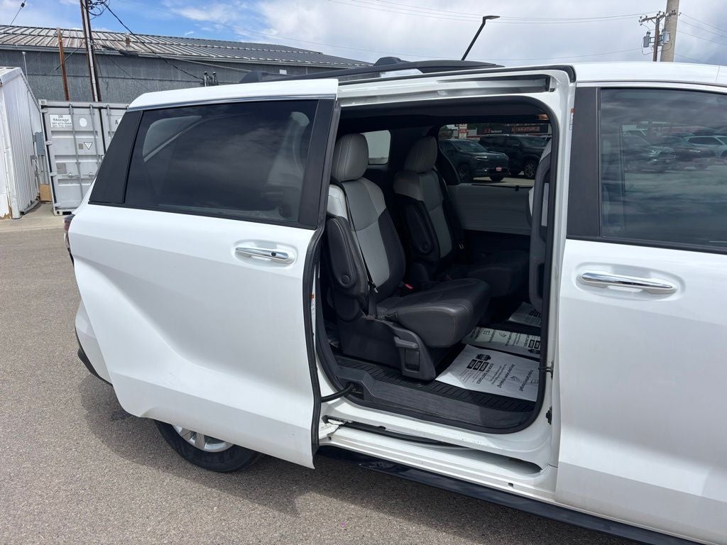 2021 Toyota Sienna XSE 7 Passenger