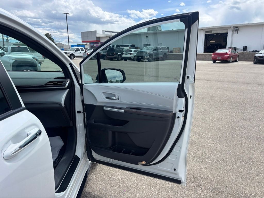 2021 Toyota Sienna XSE 7 Passenger
