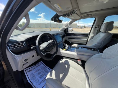 2023 Jeep Wagoneer Base