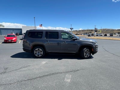 2023 Jeep Wagoneer Base