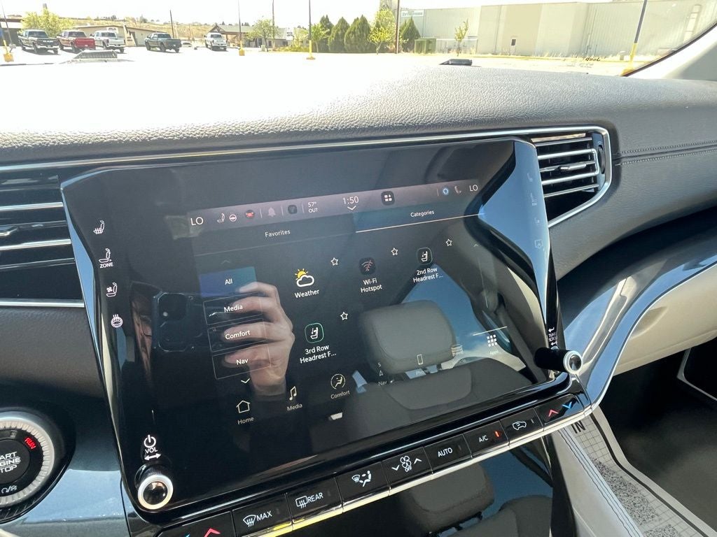 2023 Jeep Wagoneer Base