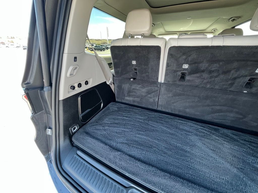 2023 Jeep Wagoneer Base