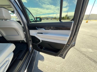 2023 Jeep Wagoneer Base