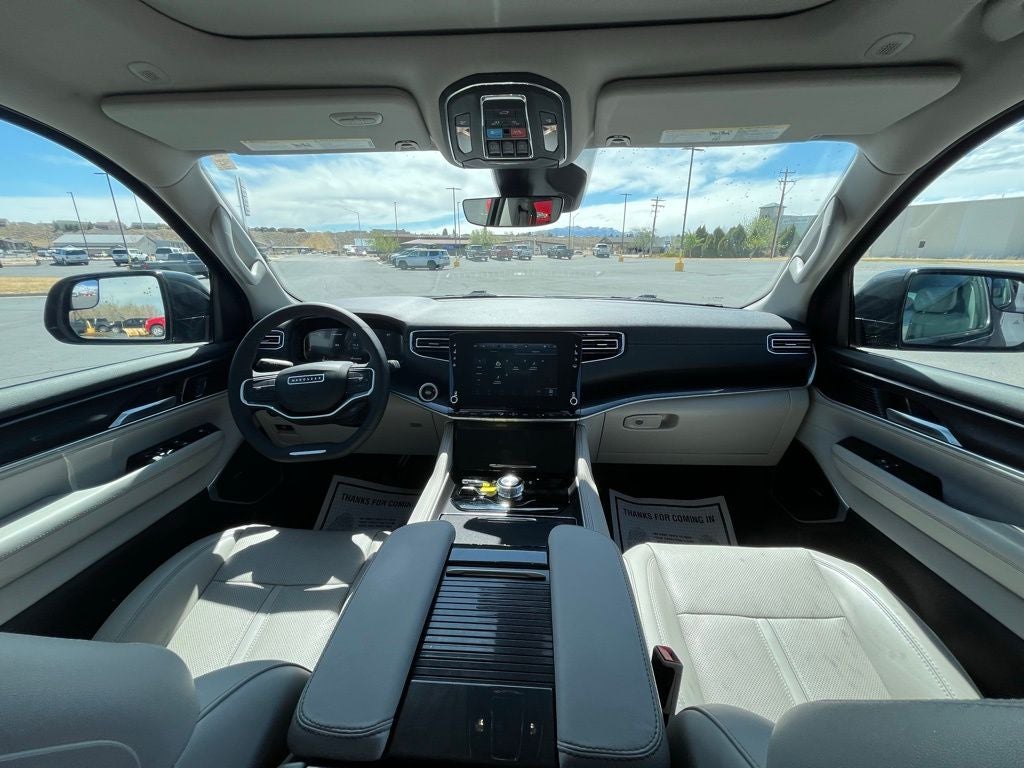 2023 Jeep Wagoneer Base