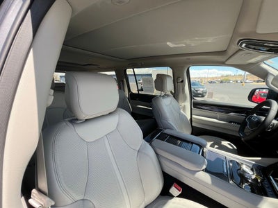 2023 Jeep Wagoneer Base