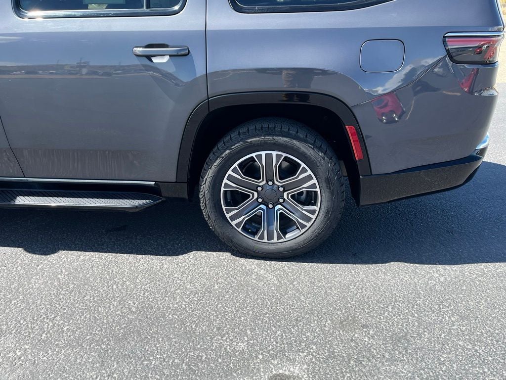 2023 Jeep Wagoneer Base