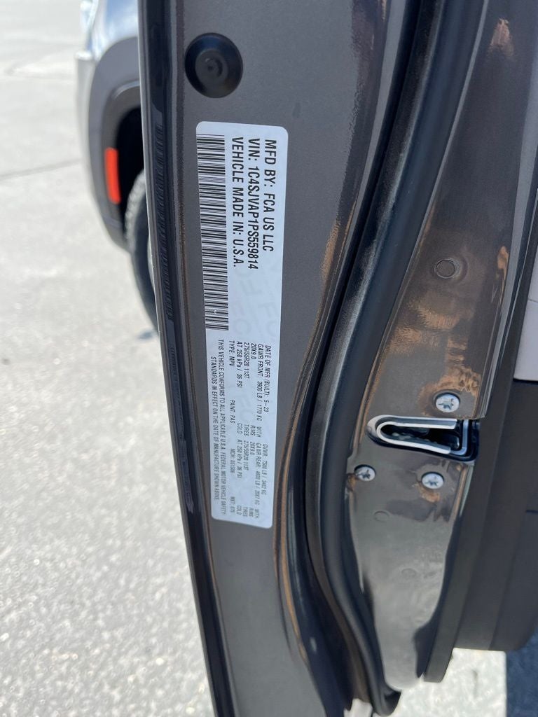 2023 Jeep Wagoneer Base
