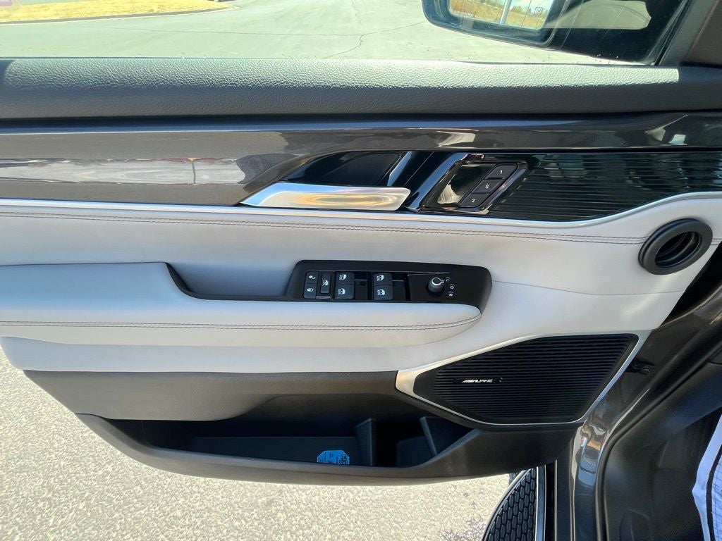 2023 Jeep Wagoneer Base